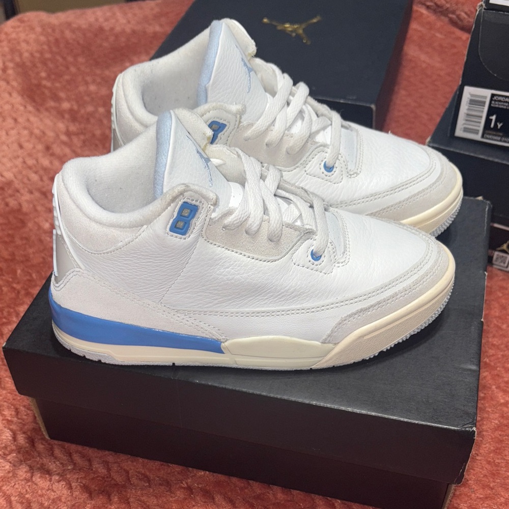 Kids Air Jordan 3s Retro Lucky - Size 1Y Excellent condition !!